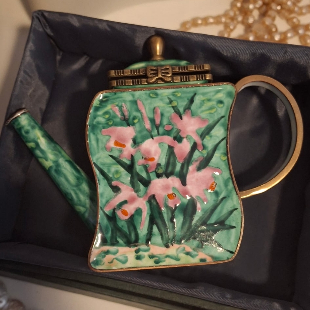 Kelvin Chen Teapot